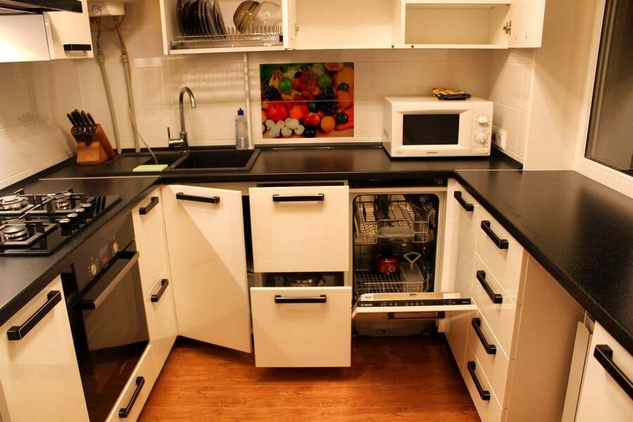 Фото: Дизайн кухни с встроенной посудомойкой