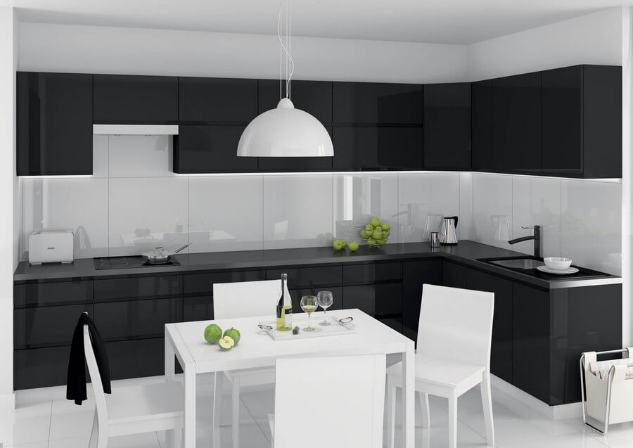 Фото: Дизайн кухни черная столешница