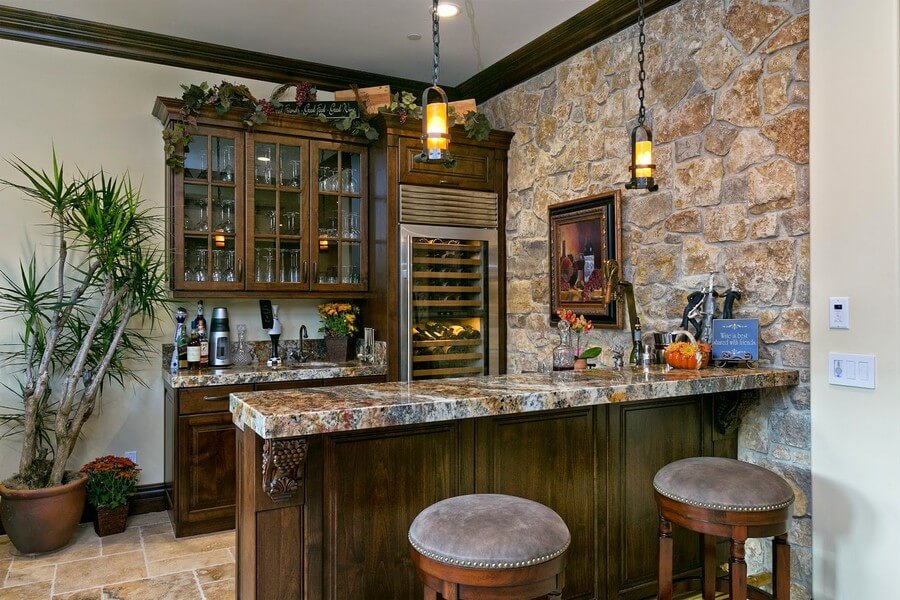 Фото: Дизайн кухни с барным столиком