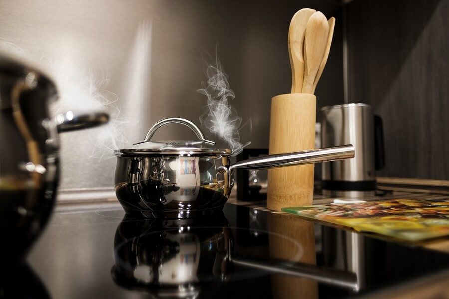 Фото: Черная плита дизайн кухни