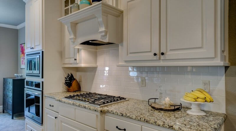 Фото: Дизайны кухонь с каминной вытяжкой
