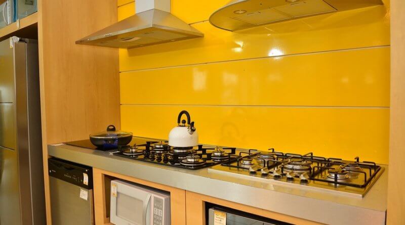 Фото: Дизайн кухни желтого цвета