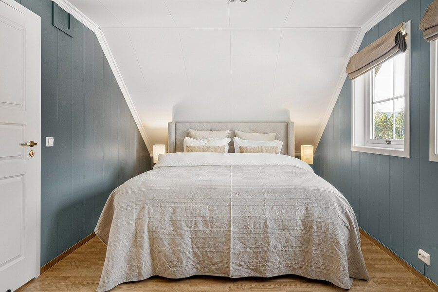 Фото: дизайн спальни с двуспальной кроватью
